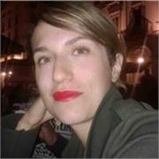 Ragazza, che utilizza il francese per lavoro offre lezioni per ragazzi e bambini